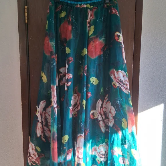Elegant Floral Maxi Skirt - Picture 1 of 4